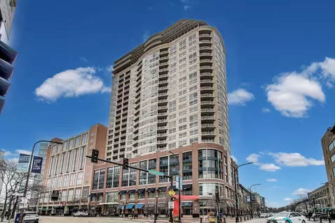807 Davis St #2106, Evanston, IL 60201