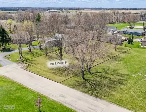 906 S Center St, Plano, IL 60545