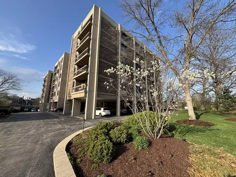 1110 Grove St #6K, Downers Grove, IL 60515