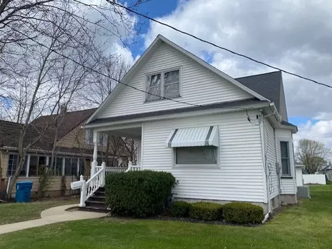 218 E 2nd St, Oglesby, IL 61348