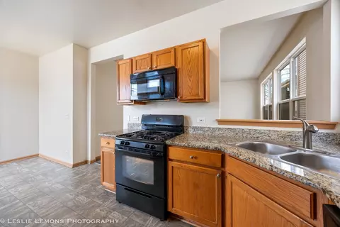Kitchen - 2125 Union Mill Dr, Aurora, IL 60503 photo 2 of 3