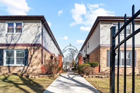 2020 W Lunt Ave #I, Chicago, IL 60645
