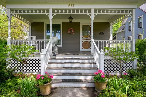 617 N West St, Wheaton, IL 60187 photo 2