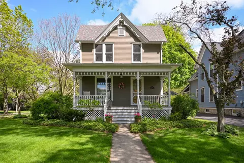617 N West St, Wheaton, IL 60187