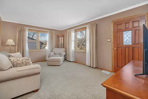Living - 1713 Innercircle Dr, Crest Hill, IL 60403 photo 1 of 6