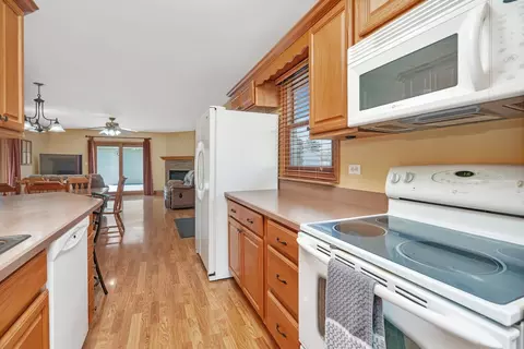 Kitchen - 1713 Innercircle Dr, Crest Hill, IL 60403 photo 3 of 4