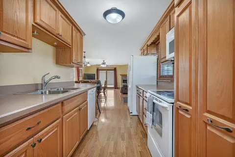 Entry Way - 1713 Innercircle Dr, Crest Hill, IL 60403 photo 1 of 1
