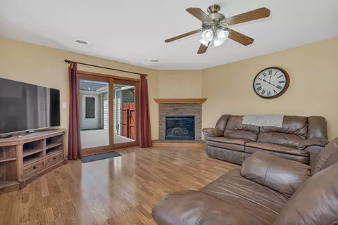 Living - 1713 Innercircle Dr, Crest Hill, IL 60403 photo 6 of 6