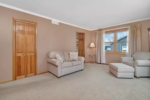 Living - 1713 Innercircle Dr, Crest Hill, IL 60403 photo 2 of 6