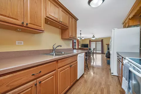 Kitchen - 1713 Innercircle Dr, Crest Hill, IL 60403 photo 2 of 4