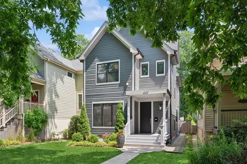 2119 Pioneer Rd, Evanston, IL 60201