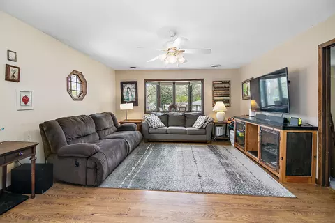 Living - 4618 W Hilltop Dr, Kankakee, IL 60901 photo 2 of 2