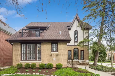203 S Lawndale Ave, Elmhurst, IL 60126