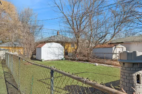Exterior - 864 E Thacker St, Des Plaines, IL 60016 photo 2 of 2