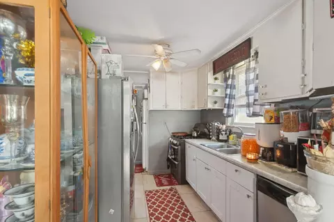 Kitchen - 864 E Thacker St, Des Plaines, IL 60016 photo 1 of 1