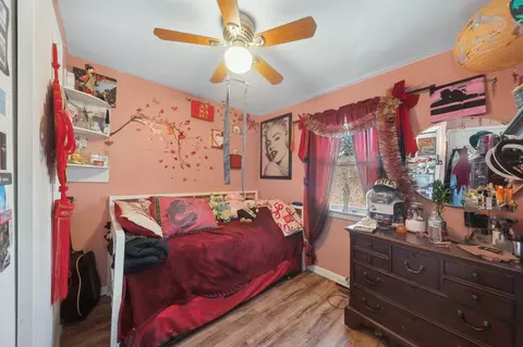 Bedroom - 864 E Thacker St, Des Plaines, IL 60016 photo 1 of 3