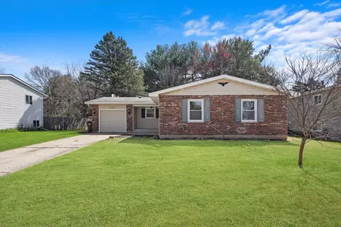 919 Darlington Ln, Crystal Lake, IL 60014
