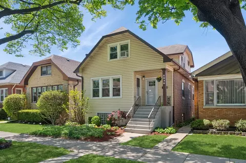 5836 N Fairfield Ave, Chicago, IL 60659