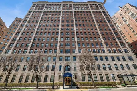 3750 N Lake Shore Dr #11B, Chicago, IL 60613
