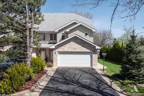 7902 W 105th St, Palos Hills, IL 60465