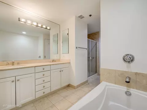 57 E Delaware Pl #2005, Chicago, IL 60611 photo 20