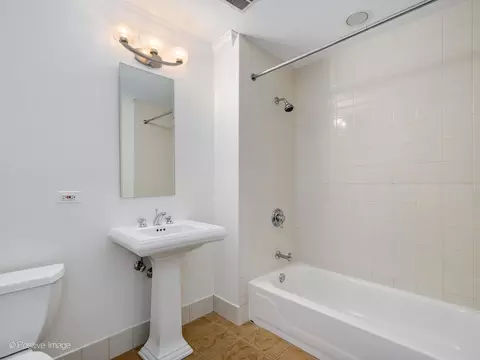 57 E Delaware Pl #2005, Chicago, IL 60611 photo 24