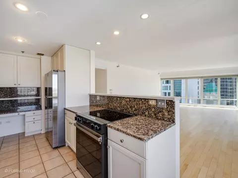 57 E Delaware Pl #2005, Chicago, IL 60611 photo 12
