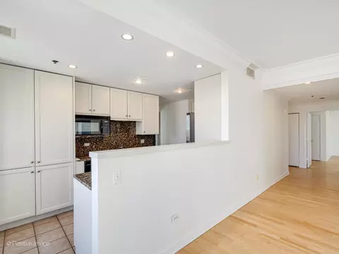 57 E Delaware Pl #2005, Chicago, IL 60611 photo 11