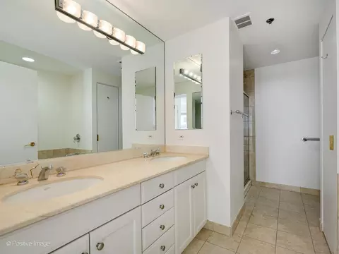 57 E Delaware Pl #2005, Chicago, IL 60611 photo 19