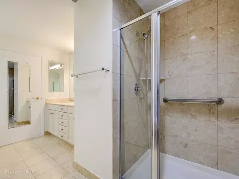 57 E Delaware Pl #2005, Chicago, IL 60611 photo 21