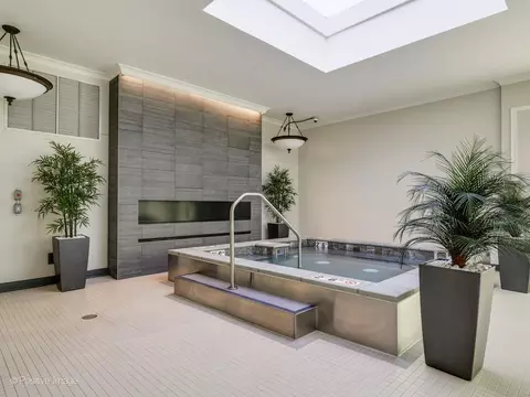 57 E Delaware Pl #2005, Chicago, IL 60611 photo 27
