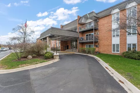 4220 Saratoga Ave #209, Downers Grove, IL 60515