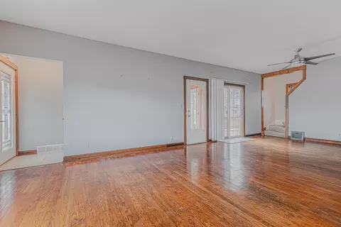 1507 N Riverside Dr, Mchenry, IL 60050 photo 9