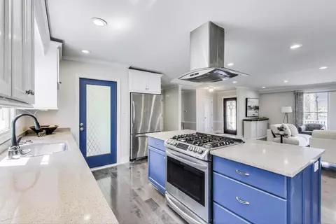 Kitchen - 721 N River Rd, Algonquin, IL 60102 photo 2 of 3
