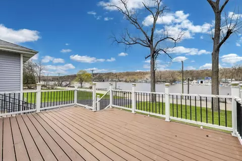 Exterior - 721 N River Rd, Algonquin, IL 60102 photo 3 of 7