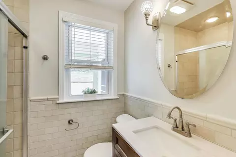 Bath - 721 N River Rd, Algonquin, IL 60102 photo 1 of 3