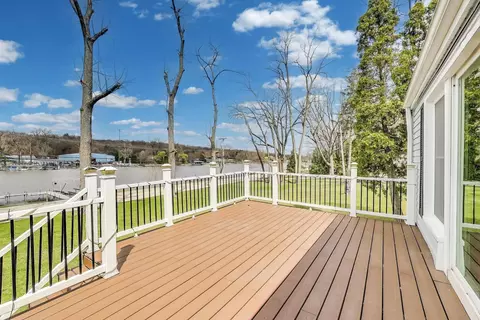 Exterior - 721 N River Rd, Algonquin, IL 60102 photo 2 of 7