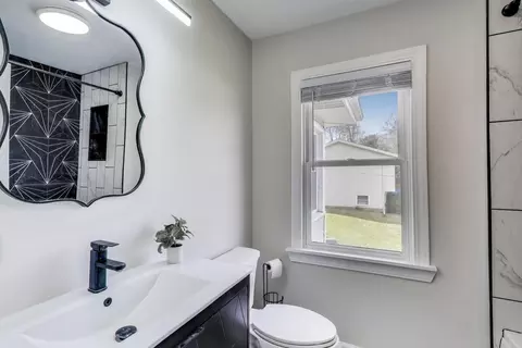 Bath - 721 N River Rd, Algonquin, IL 60102 photo 2 of 3