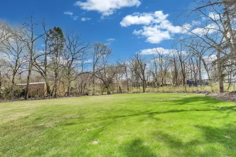 Exterior - 721 N River Rd, Algonquin, IL 60102 photo 5 of 7