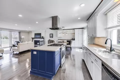 Kitchen - 721 N River Rd, Algonquin, IL 60102 photo 3 of 3