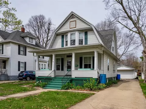 1910 E Taylor St, Bloomington, IL 61701