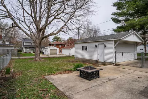Exterior - 1910 E Taylor St, Bloomington, IL 61701 photo 5 of 9