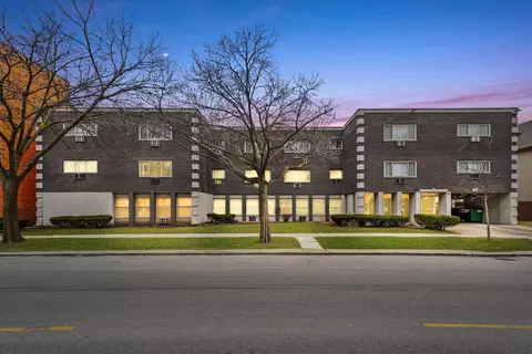 914 N Austin Blvd #C10, Oak Park, IL 60302