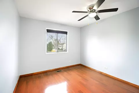 Bedroom - 685 Brighton Pl, Wheeling, IL 60090 photo 4 of 5