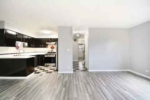 Kitchen - 685 Brighton Pl, Wheeling, IL 60090 photo 2 of 2