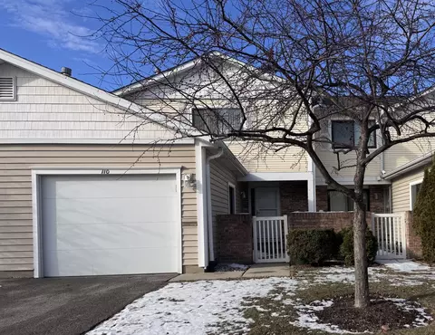 110 N Waterford Dr #21, Schaumburg, IL 60194