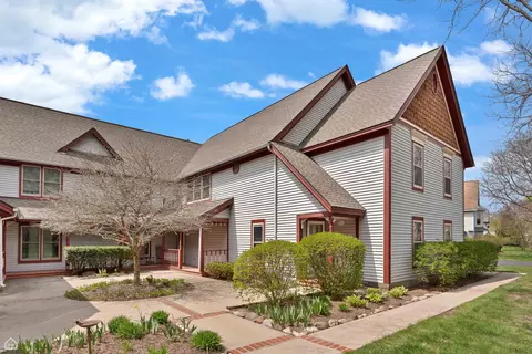 887 Victoria Dr #887, Woodstock, IL 60098