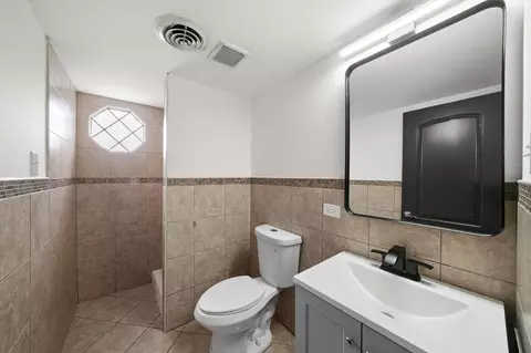 Bath - 16459 Honore Ave, Markham, IL 60428 photo 1 of 3