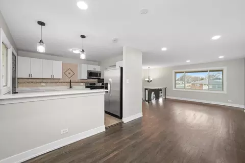 Living - 16459 Honore Ave, Markham, IL 60428 photo 6 of 7