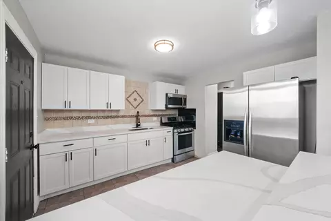 Kitchen - 16459 Honore Ave, Markham, IL 60428 photo 4 of 5